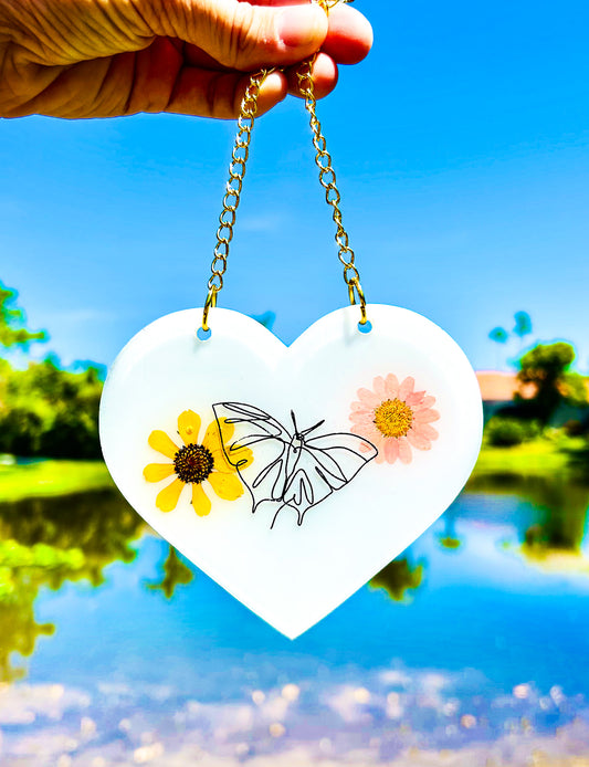 Milky Moth Mini Daisy Wall Hanging